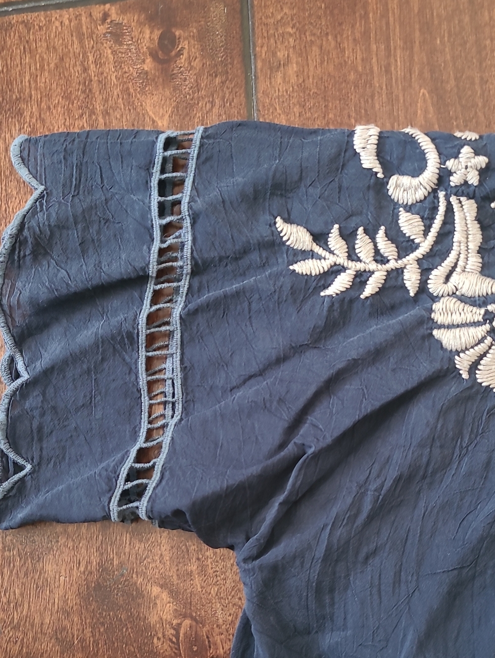 Johnny Was Embroidered Navy Floral Boho Top - Women Size M - Picture 5 of 10